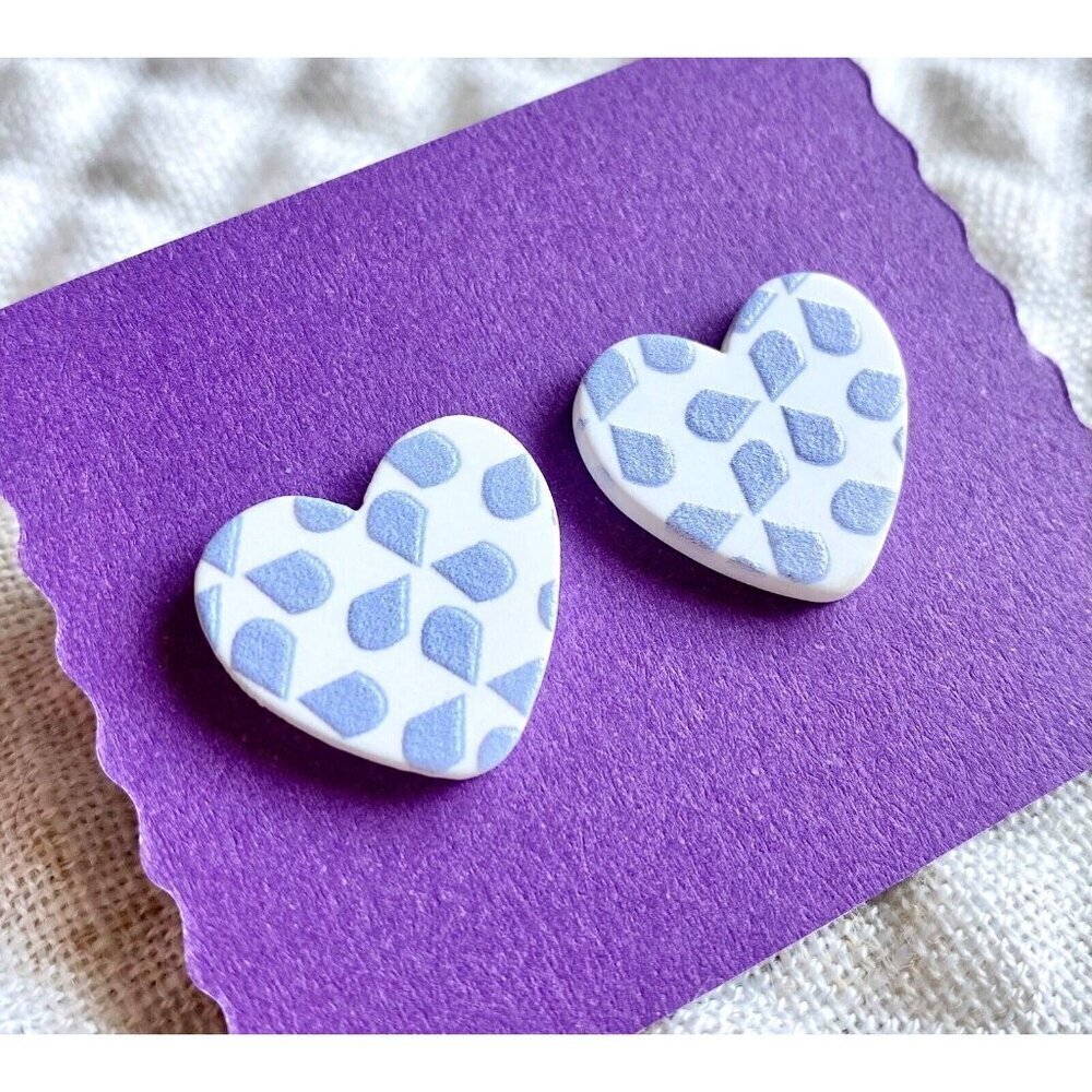 New Purple Retro 80s Style Geometric Heart Matte Acrylic Stud Earrings - 0.75”